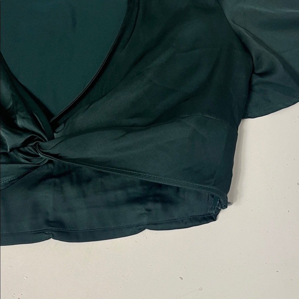 Forever 21 Small Green Short Sleeve V Neck Side Zip Cropped Blouse - Picture 3 of 6